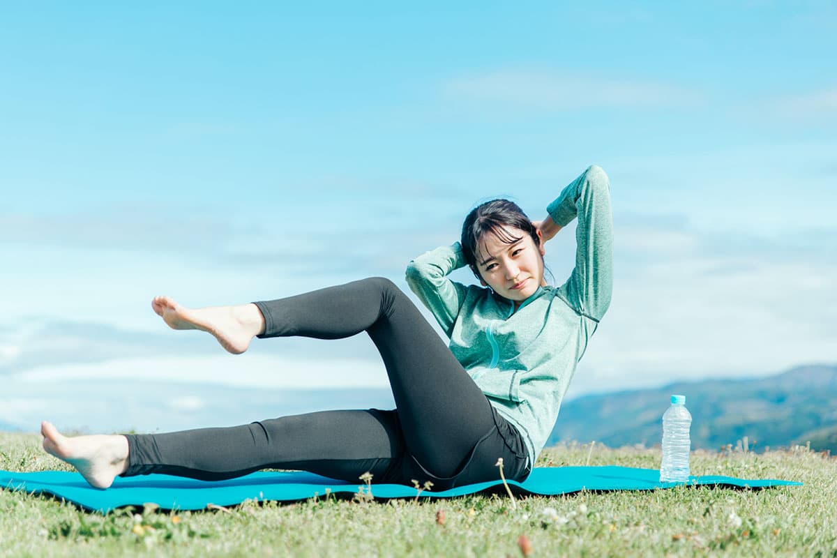 ピラティススタジオでリフォーマーを使ったレッスンの様子